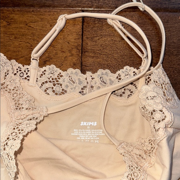 SKIMS FITS EVERYBODY LACE ONESIE, LONG SLIP DRESS, CAMI, BODYSUIT SAND XS/SMALL - Picture 5 of 12